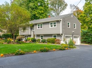 7 Sunset Ln, Oak Ridge, NJ 07438