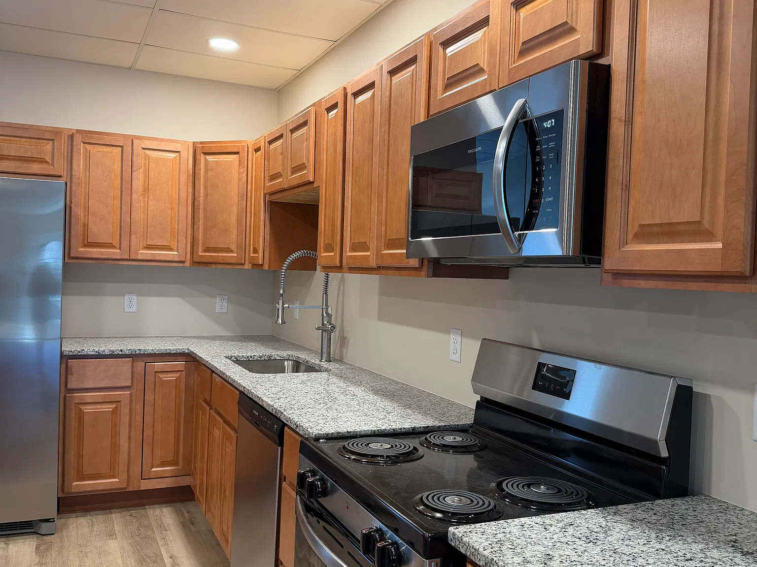 1 bed, 900 sqft, $1,950 — Photo 3