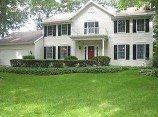 51400 Hunters Crossing Ct, Granger, IN 46530