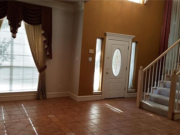 3rd image of 713 Sam Hill St