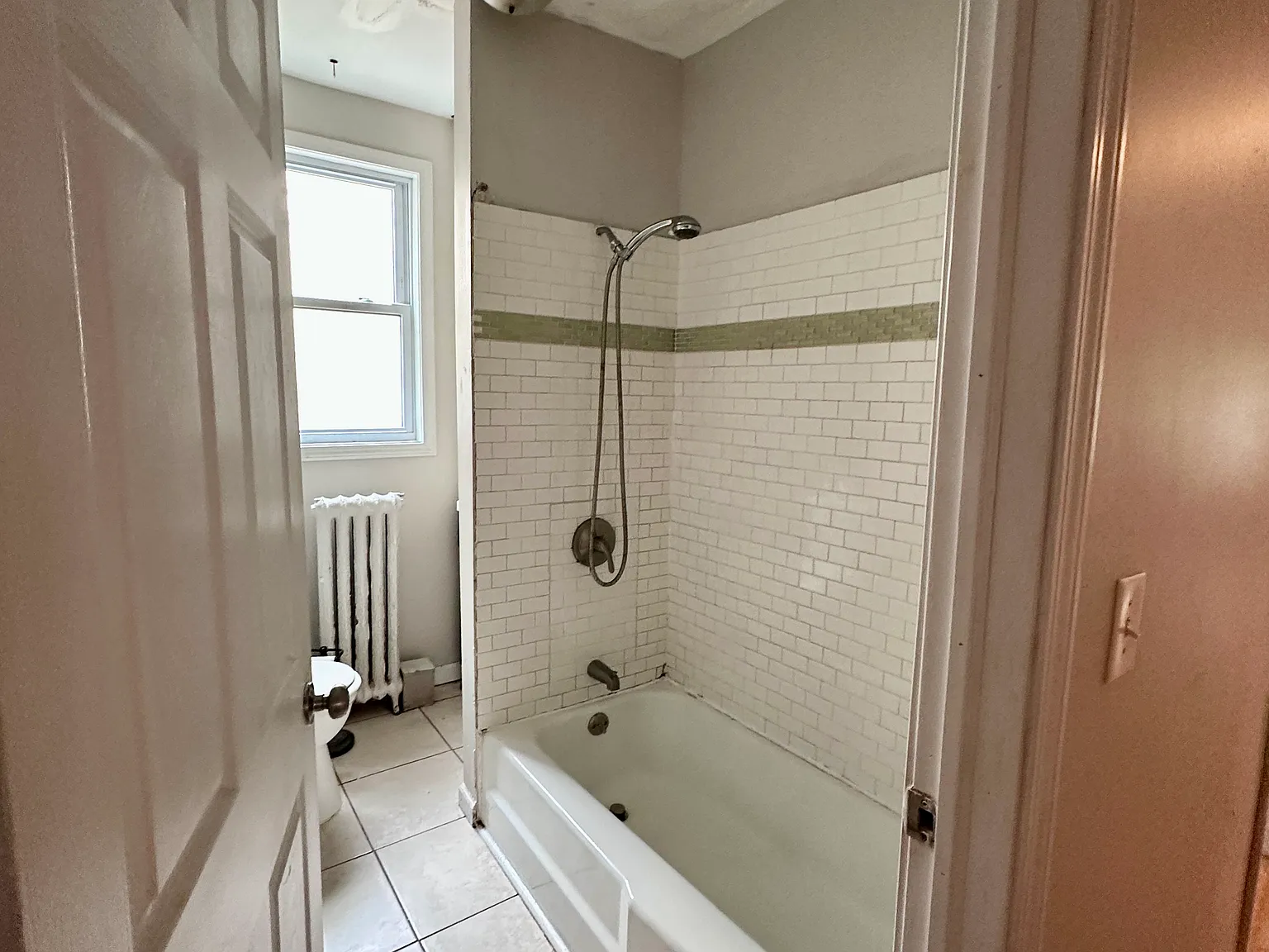 3 bed, 1320 sqft, $1,900 — Photo 3