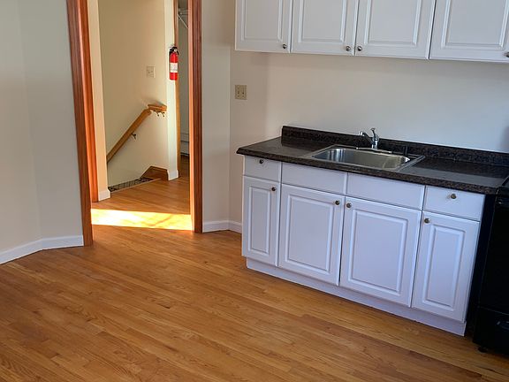 5th image of 72 N Broadway Front