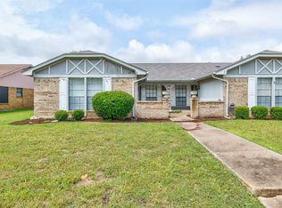 928 Cottonwood Trl, Benbrook, TX 76126