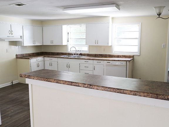 5th image of 308 W Warriner Ave
