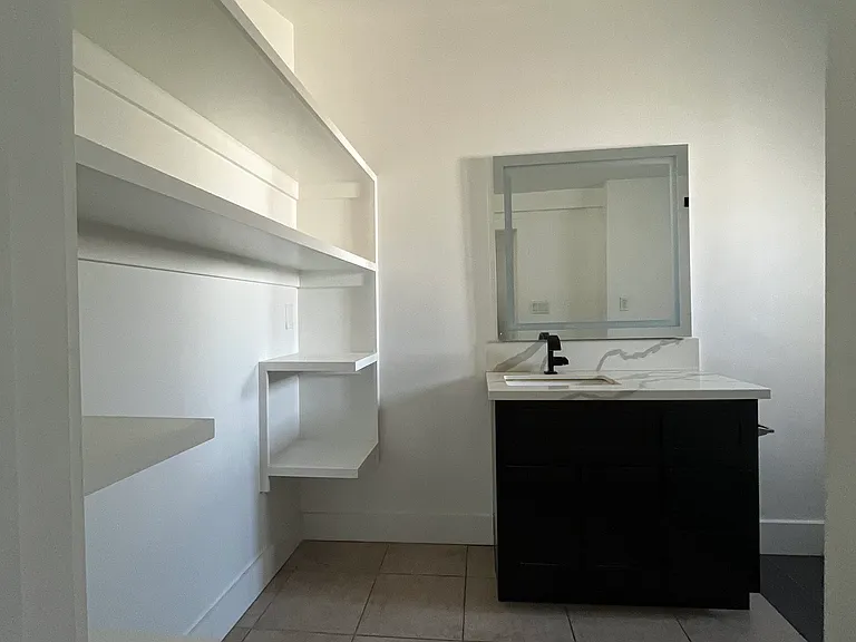 13644 Terra Bella St #B — Photo 3