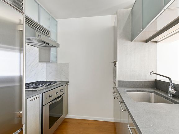 5th image of 200 Chambers St APT 6R