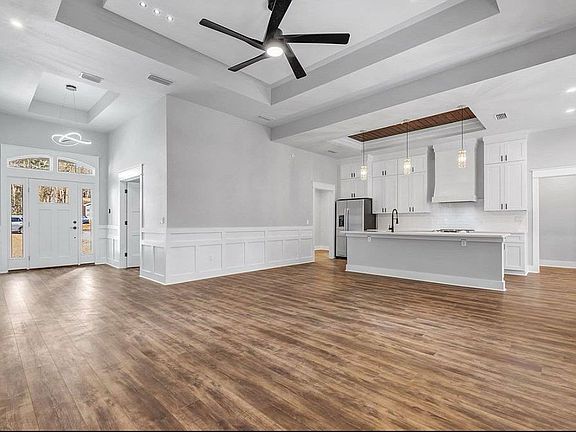 4th image of 3509 Larkspur Ln