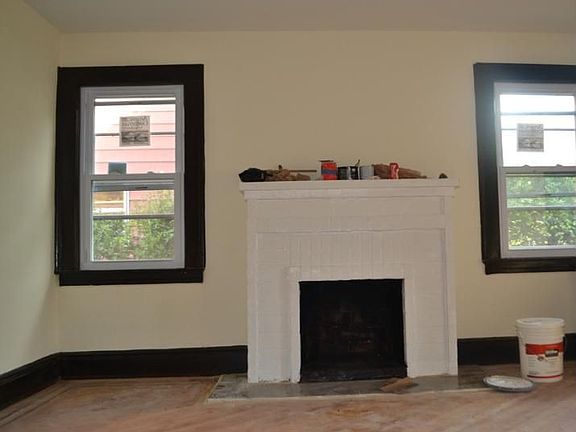 4th image of 21002 Hollis Ave