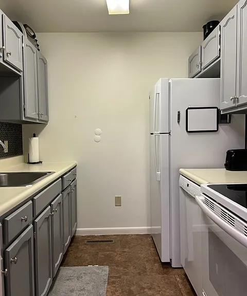 103 N 6th Ave #ROOMS FOR RENT — Photo 5