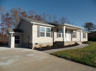 910 Oak Village Ct, Dandridge, TN 37725