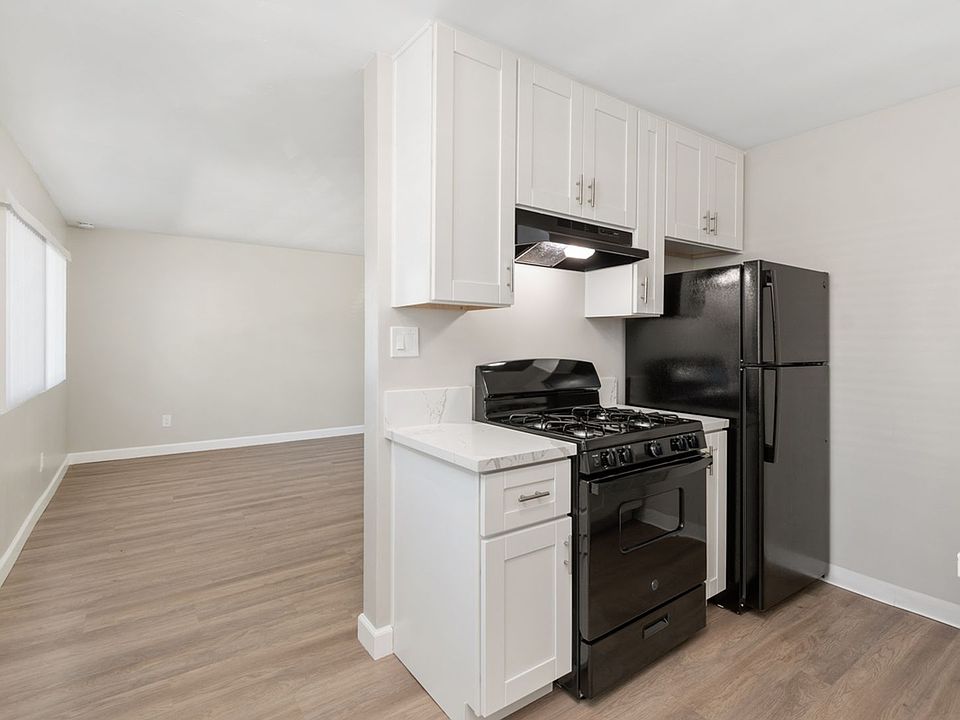 1st image of 1224-34 E 18th St #33