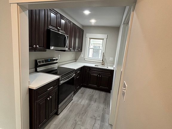 5th image of 22 Pleasant St