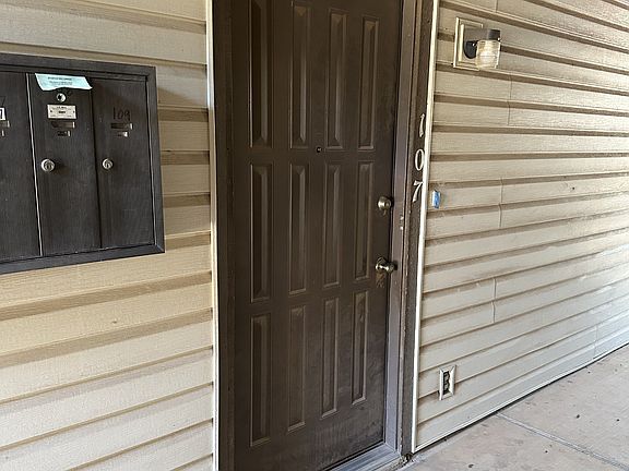 2nd image of 412 N Oakwood Rd APT 107