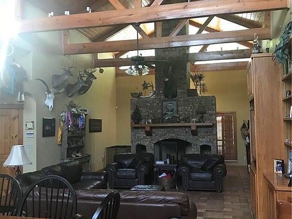 3rd image of 303 Stacie Ln