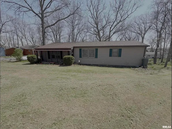 15871 N Lake Rd, Girard, IL 62640