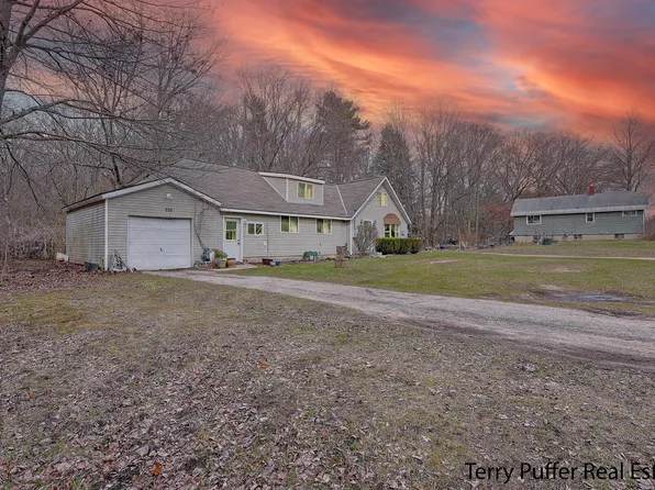 326 W Giles Rd, Muskegon, MI 49445