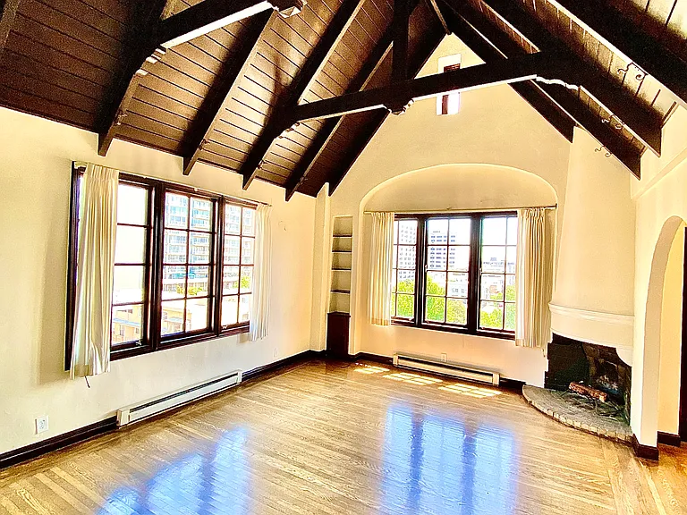 Tudor Hall Apartments — Photo 37