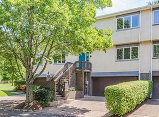 20 Exeter Ct, Princeton, NJ 08540