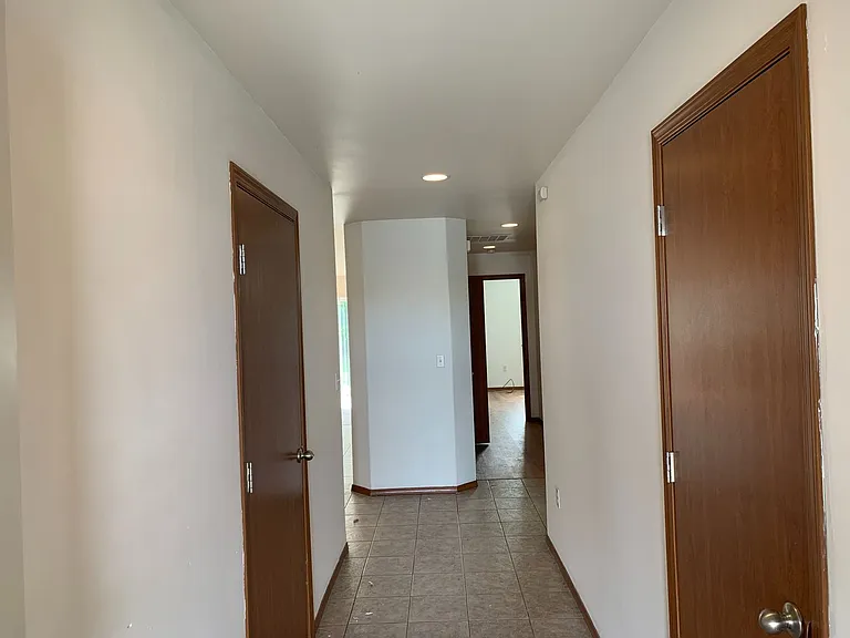 1013 N Pierce Dr — Photo 2