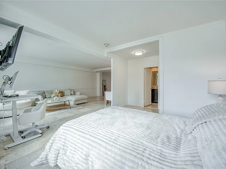 320 Fort Duquesne Blvd #10B — Photo 15