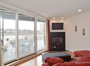 934 W Cuyler Ave APT 2B, Chicago, IL 60613