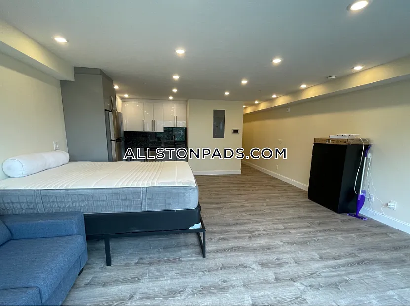 Building Photo - 1028 Commonwealth Ave #204