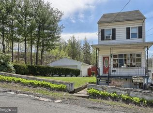 1100 W Centre St, Shenandoah, PA 17976