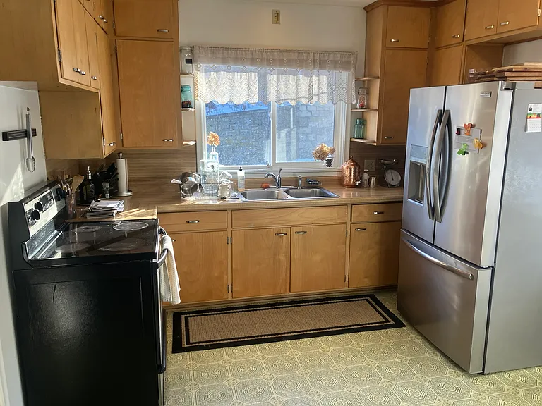 104 Olive St W — Photo 5