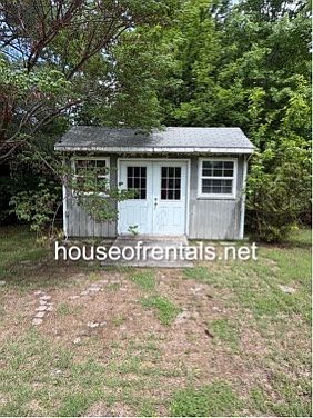 4th image of 1004 Mockingbird Ln