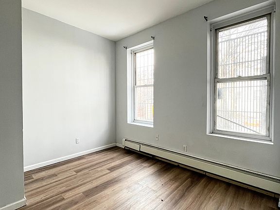 5th image of 1049 Jefferson Ave #1