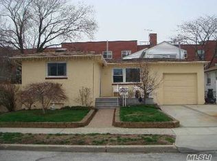 90 Parma Rd, Island Park, NY 11558