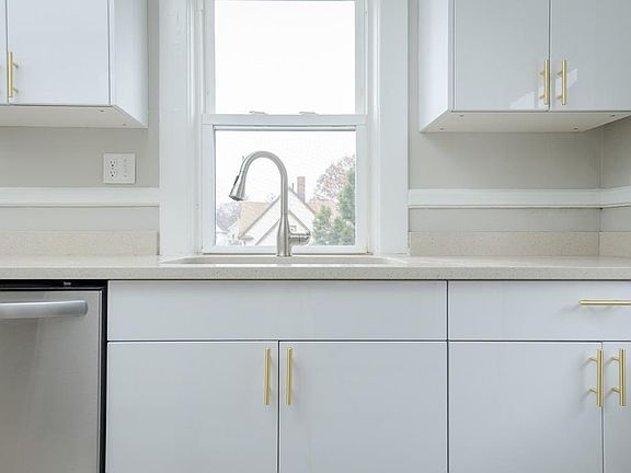 3rd image of 1548 Lauderdale Ave