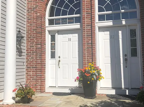 11 Village Dr, Trumbull, CT 06611