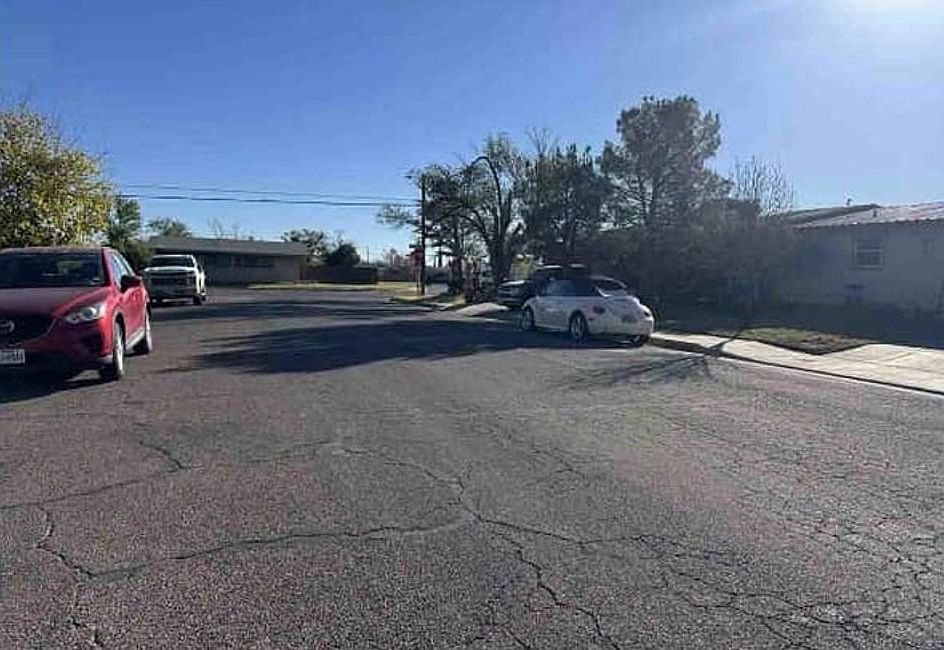 Exterior Neighborhood (street photo)