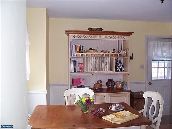 3rd image of 302 Kennedy Dr