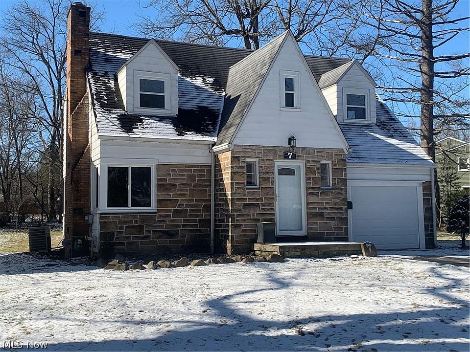 1st image of 7 Lee Dr