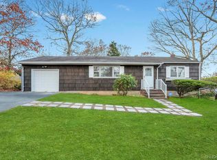 4 Washington Ave, Smithtown, NY 11787