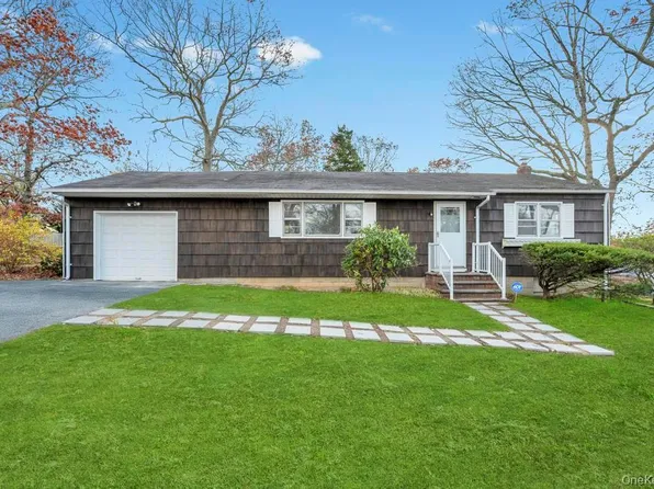4 Washington Avenue, Smithtown, NY 11787