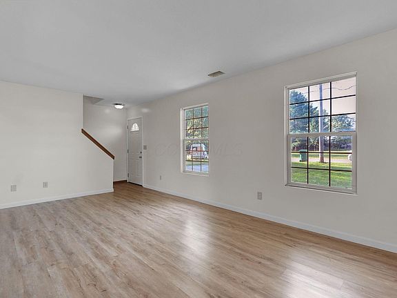 4th image of 1666 W Arcadia Ave