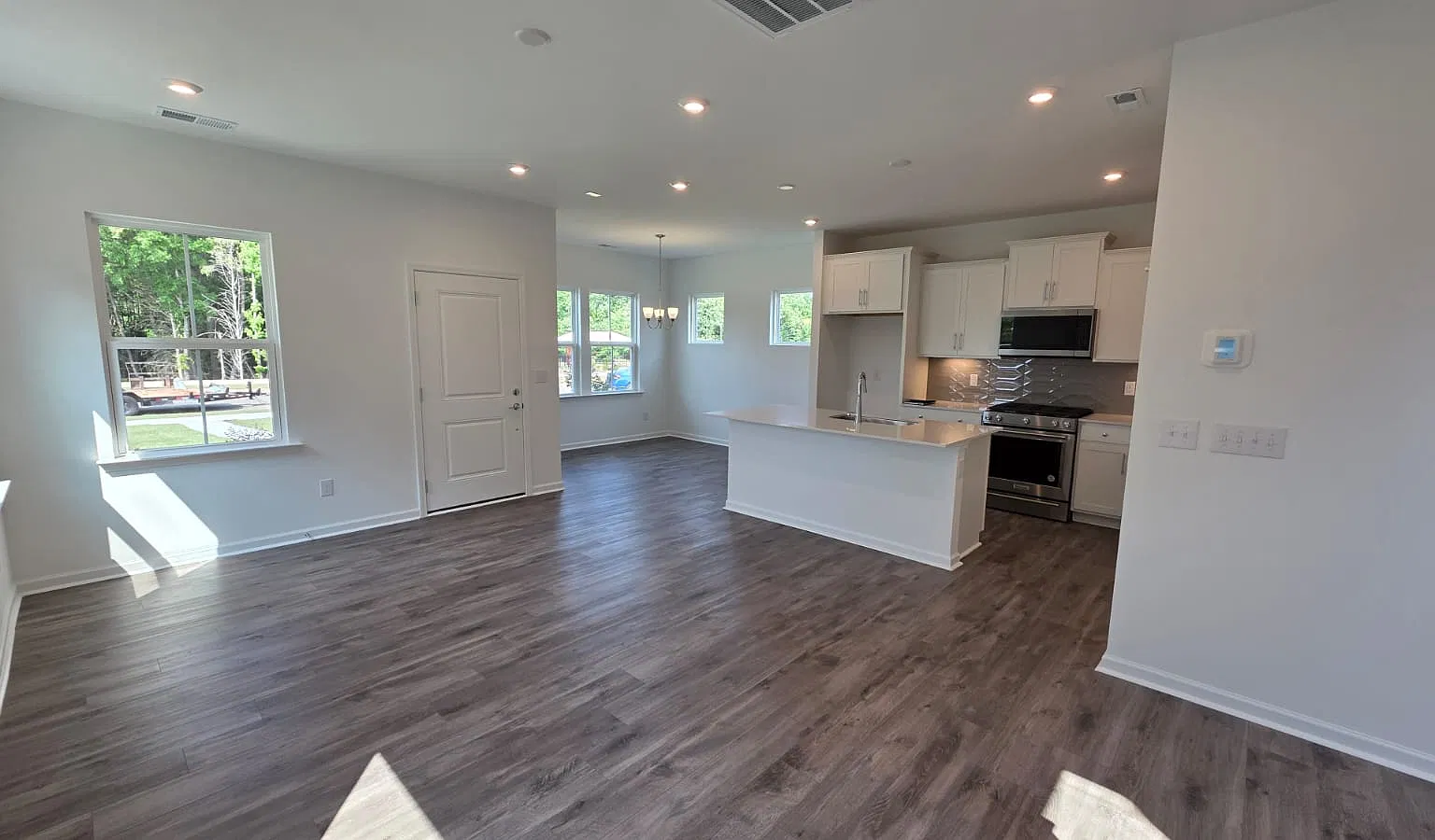 15918 Parkside Crossing Dr — Photo 2