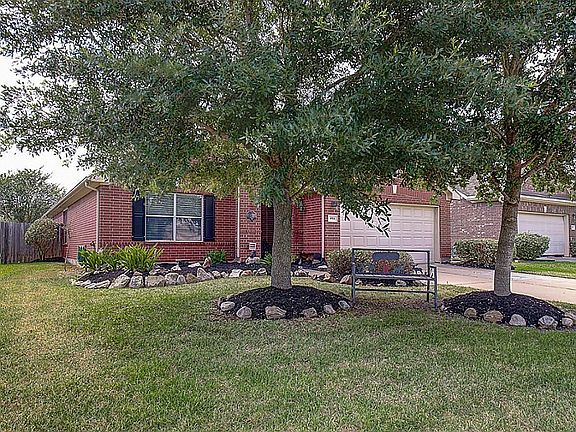 2nd image of 4911 Royal Arbor Ln