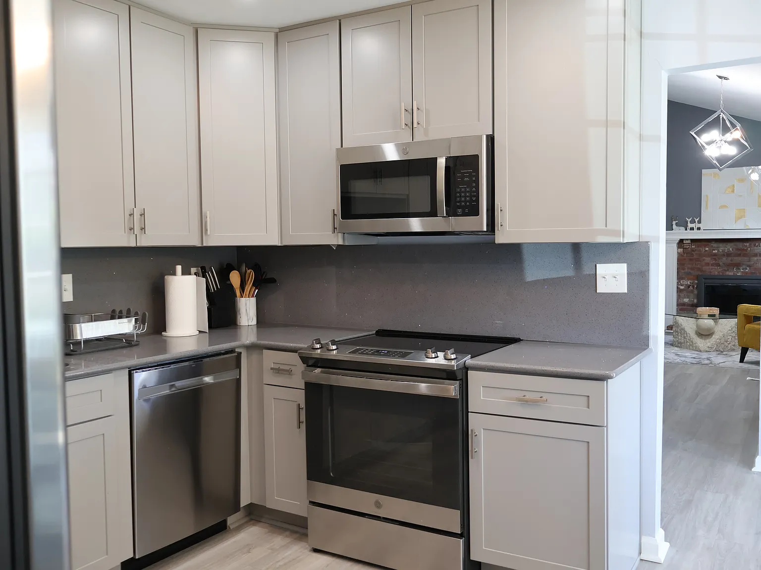 3497 Castleton Hl — Photo 4