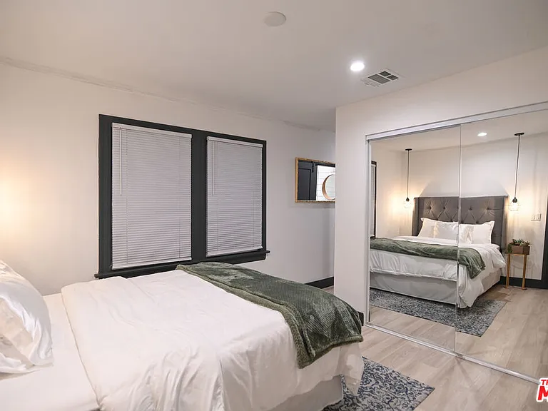 1019 N Orange Grove Ave — Photo 18