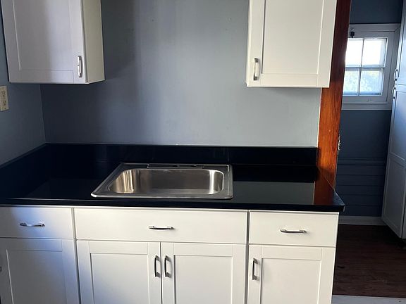 3rd image of 2705 Plum St