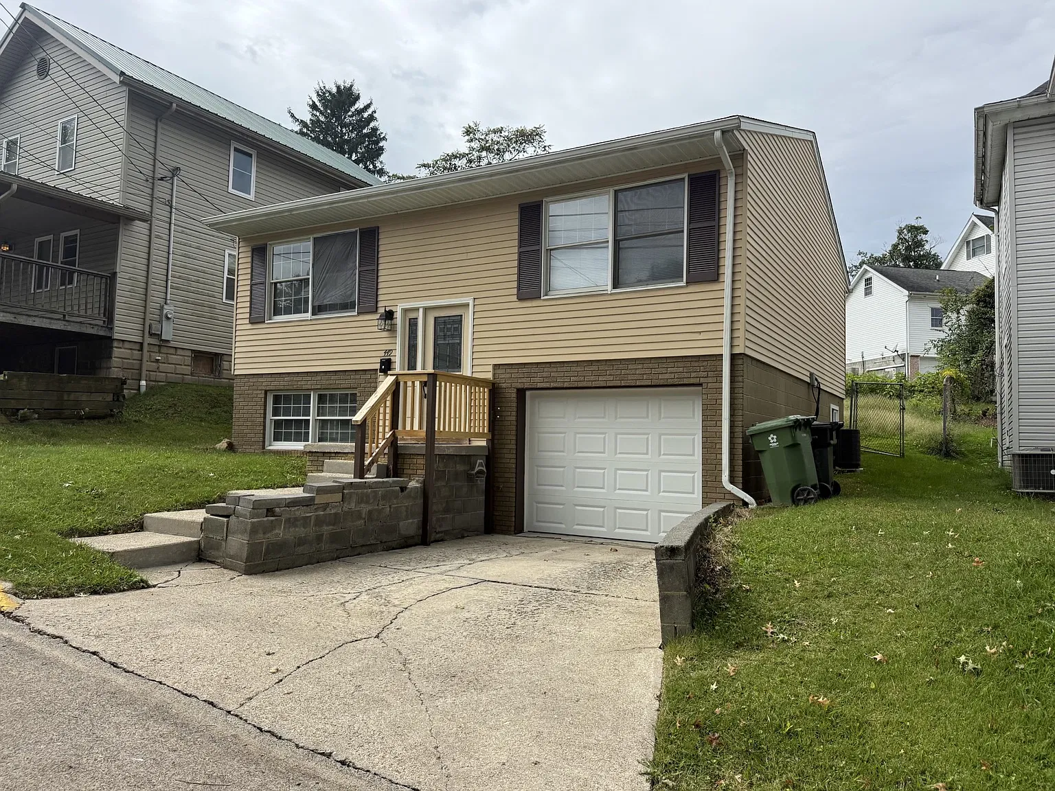 3 bed, 1300 sqft, $1,950 — Photo 2