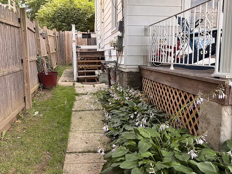 Walkup Left- Separate Entrance