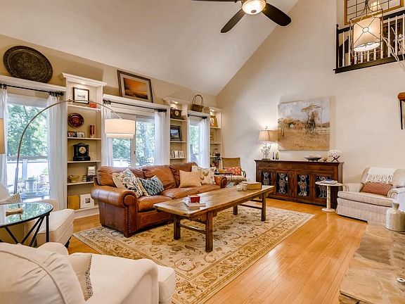 3rd image of 4575 Ashmore Cir NE