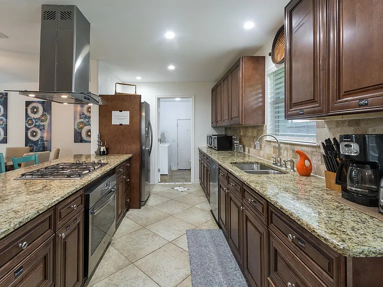 602 N Allen Dr — Photo 35