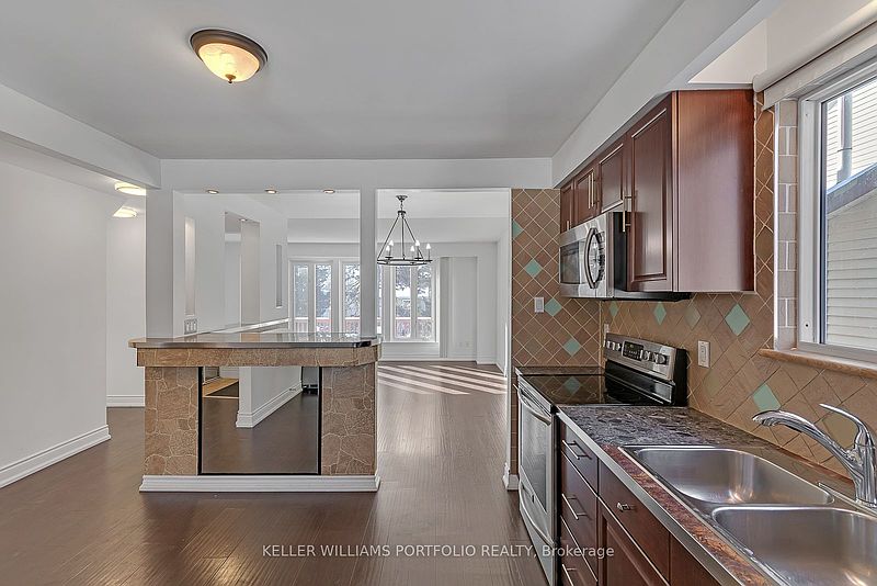 Ajax House for rent - 5 Bedrooms — photo 5