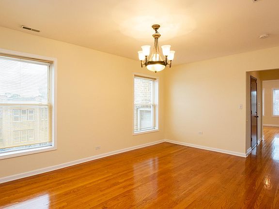 4th image of 7554 N Claremont Ave APT 1